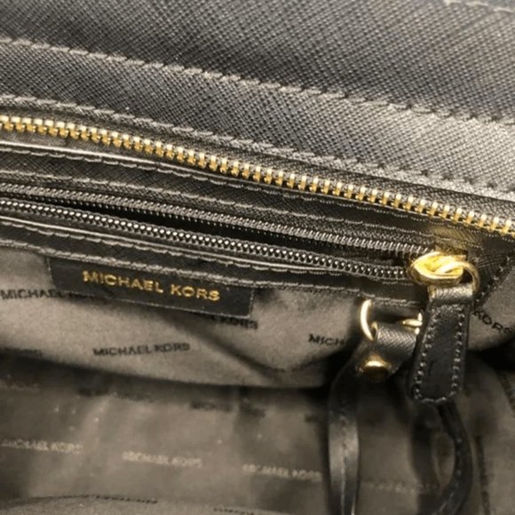 MICHAEL Michael Kors Selma Medium Studded Saffiano Leather Messenger Black - Picture 2 of 7